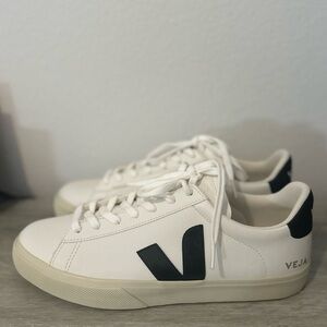DROP YOUR OFFER!!!
VEJA CAMPO SNEAKERS!!!
US 11 MENS
BRAND NEW W/ BOX